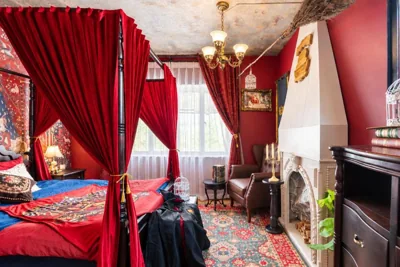 Camera Deluxe doppia con vista sul castello — The Hidden Wizards- Magical Harry Potter Themed Homestay